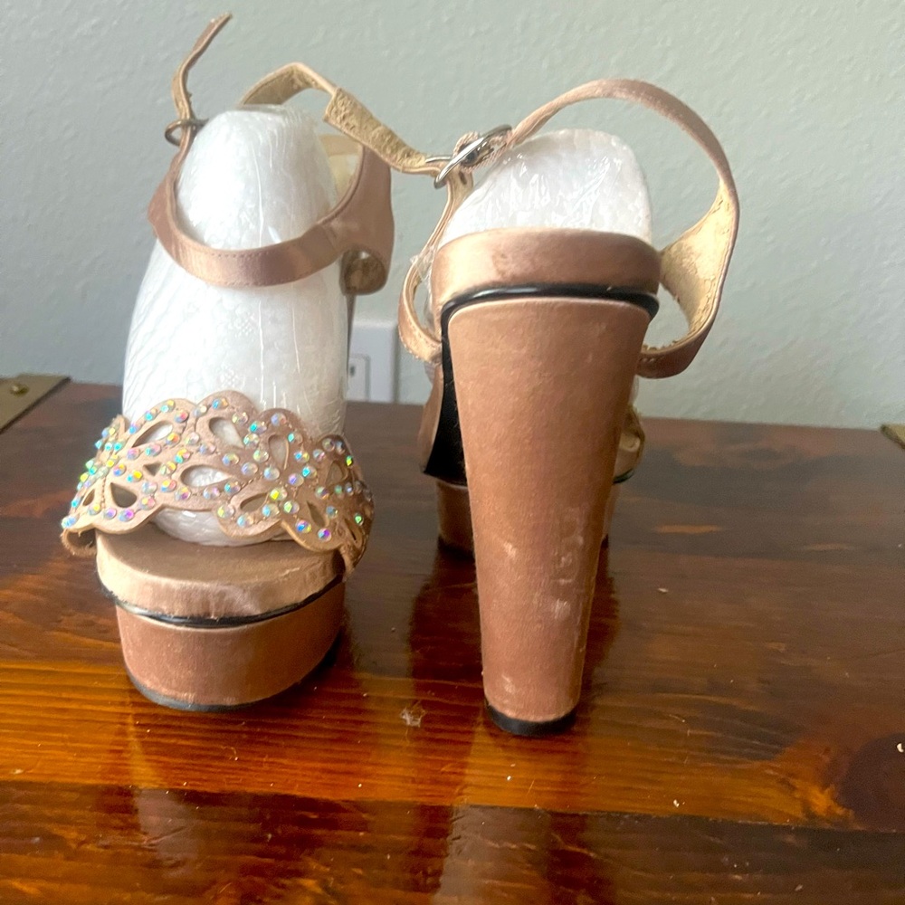 NINE WEST
Caemelina High-Heel Sandals with platform